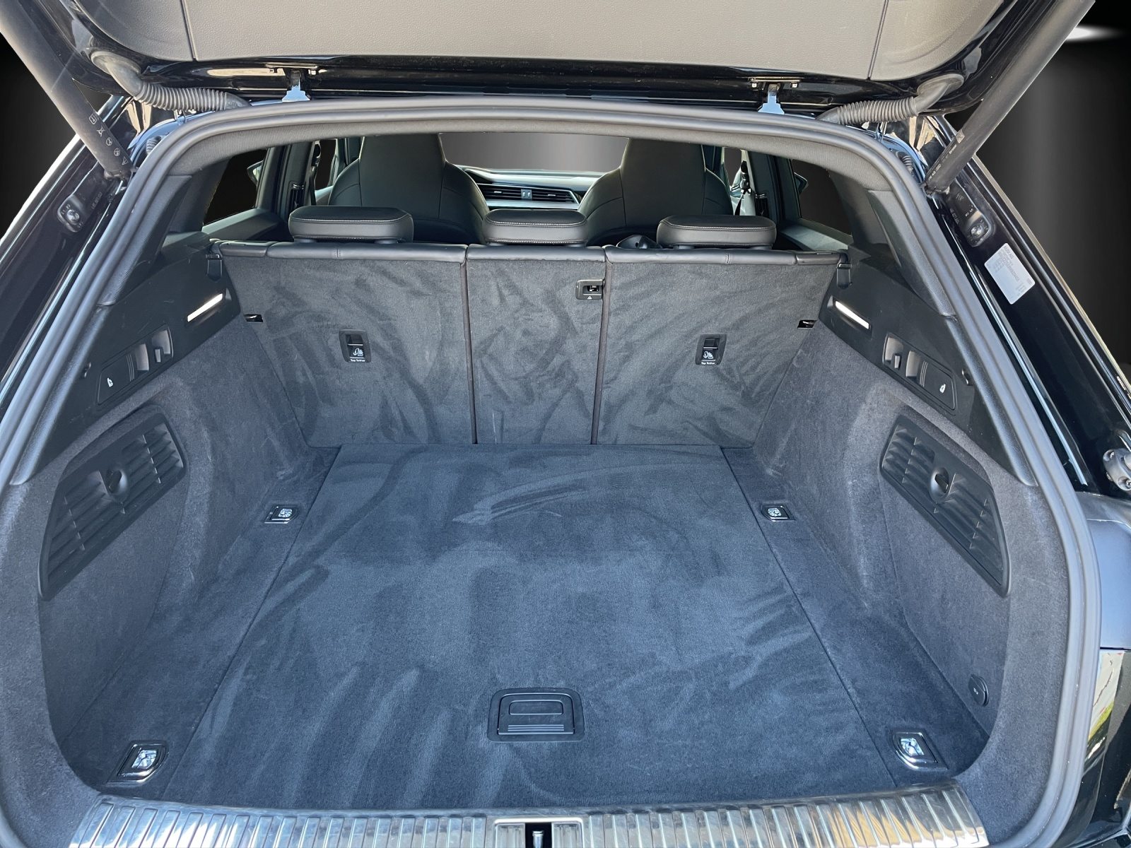 AUDI e-tron S quattro, Elektro, Occasion / Gebraucht, Automatik - 7