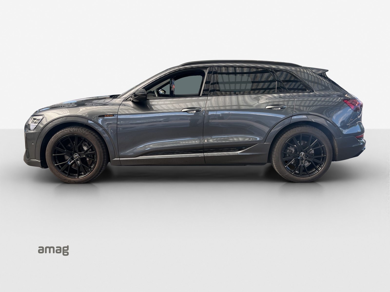 AUDI e-tron 55 S line Black Edition, Elektro, Occasion / Gebraucht, Automatik - 2