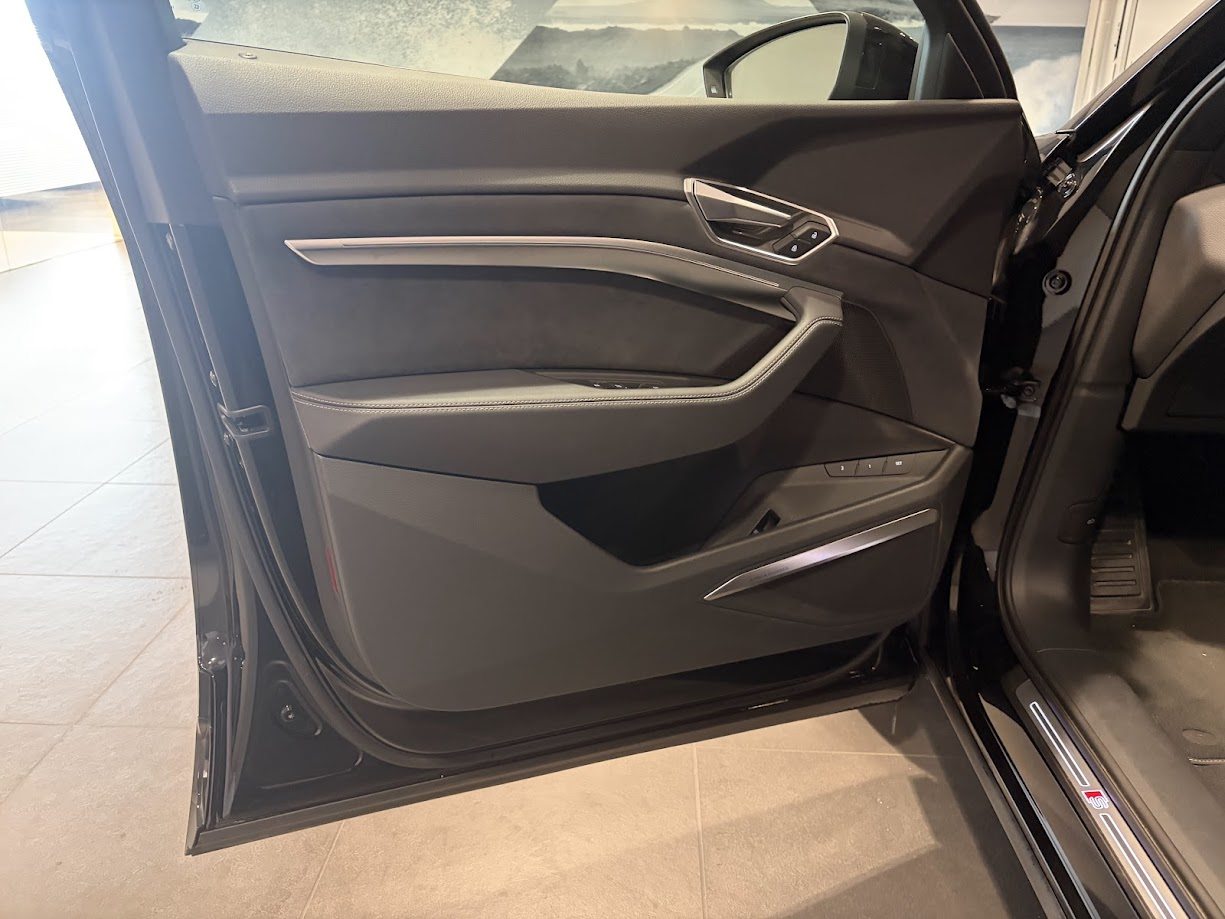 AUDI e-tron 55 S line Black Edition, Electric, Second hand / Used, Automatic - 3