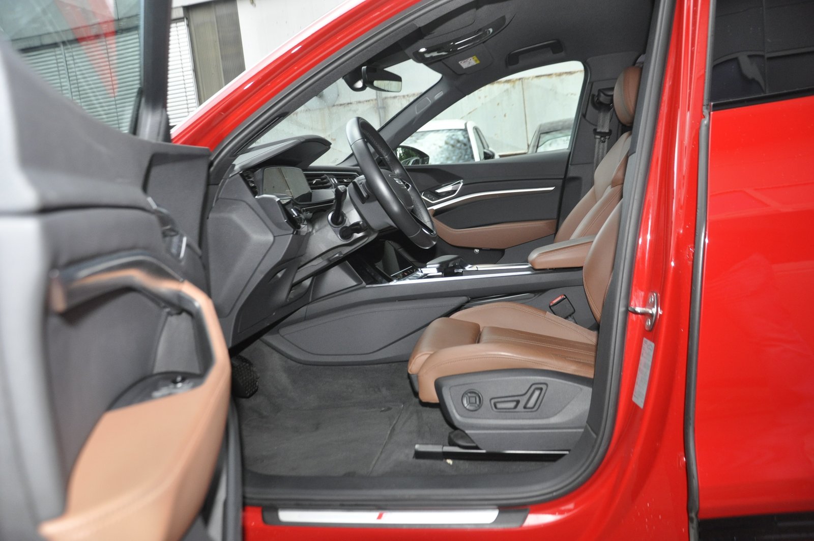 AUDI e-tron 55 S Line quattro I Anhängerkupplung, Electric, Second hand / Used, Automatic - 5