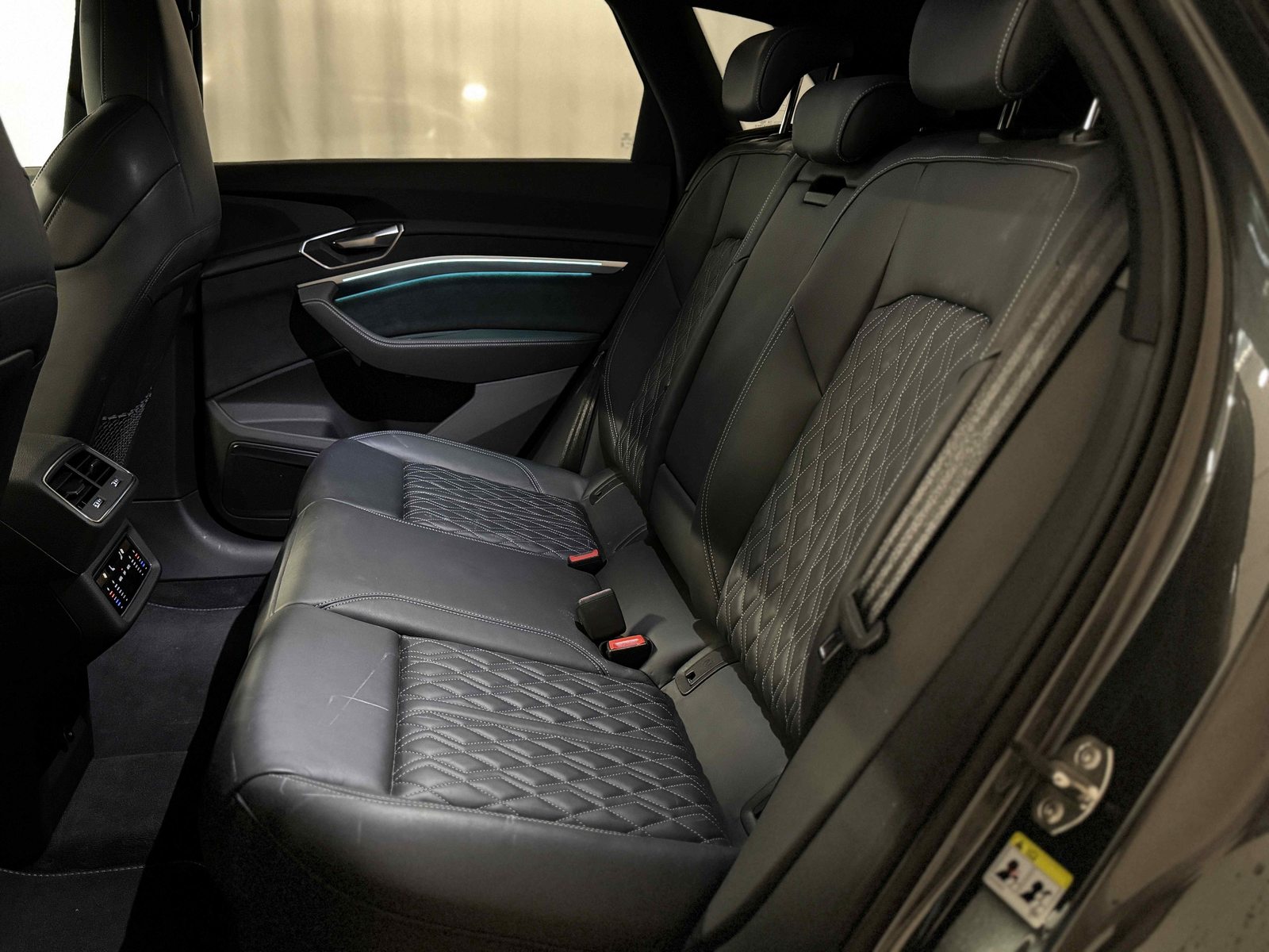 AUDI e-tron S quattro, Elektro, Occasion / Gebraucht, Automatik - 7