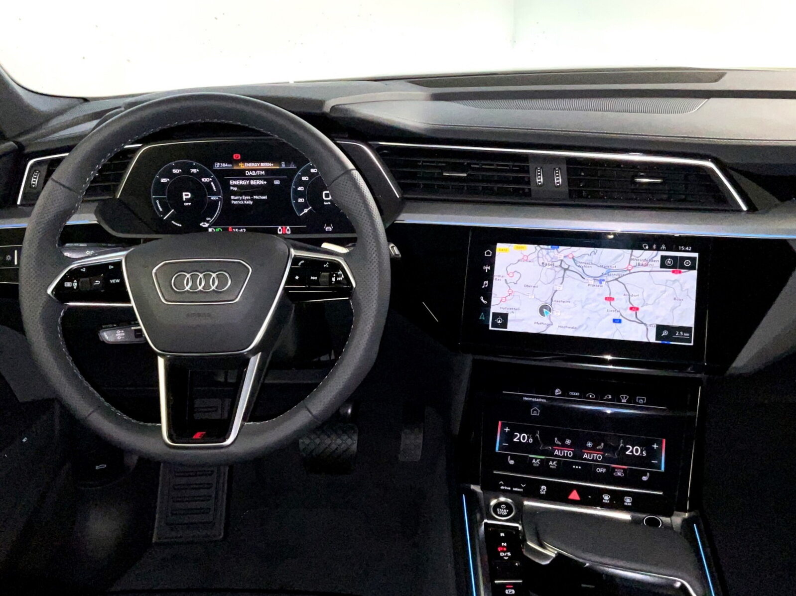 AUDI e-tron 55 S line Black Edition, Elektro, Occasion / Gebraucht, Automatik - 7