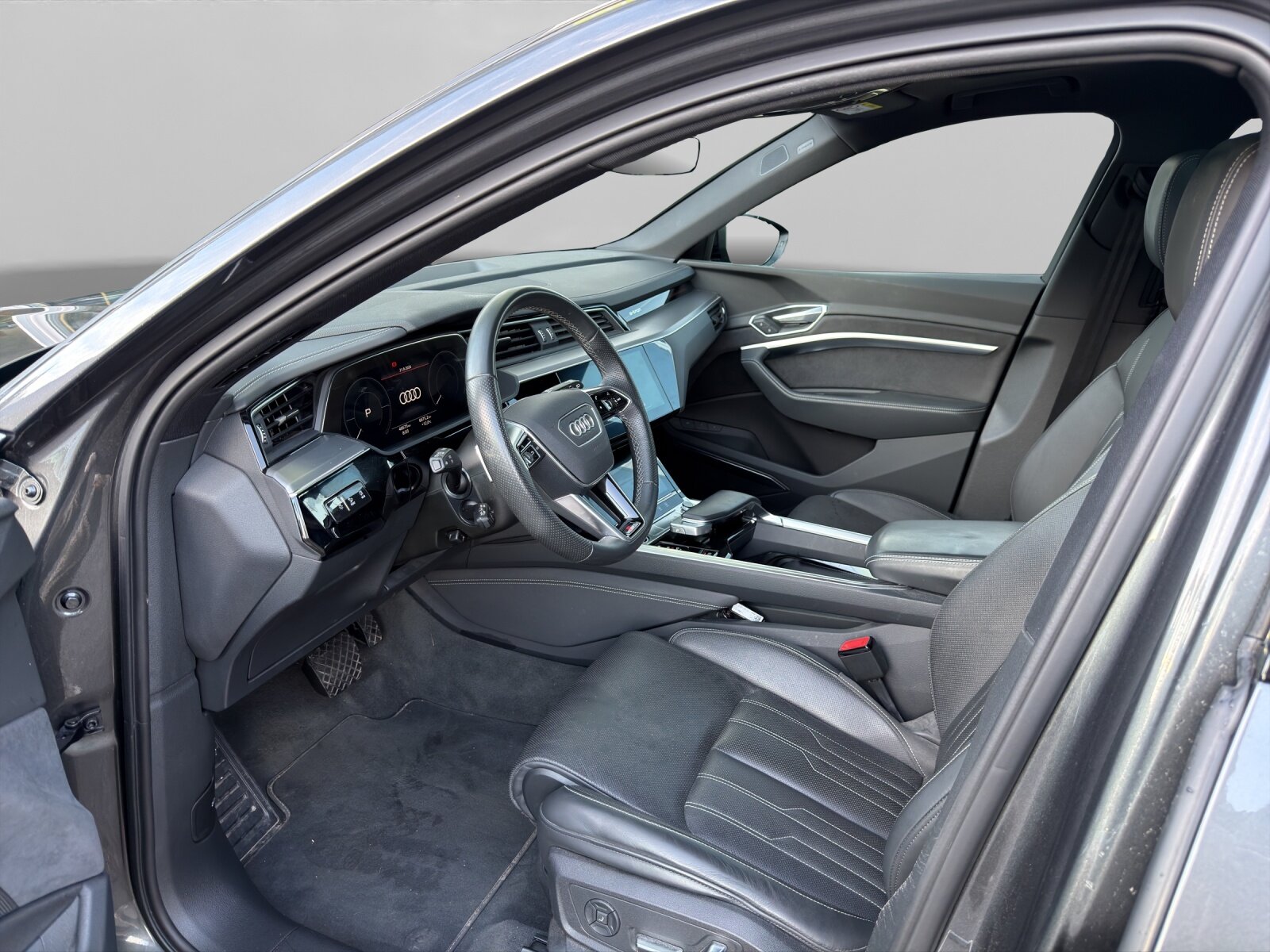 AUDI e-tron 55 S Line quattro, Elektro, Occasion / Gebraucht, Automatik - 7