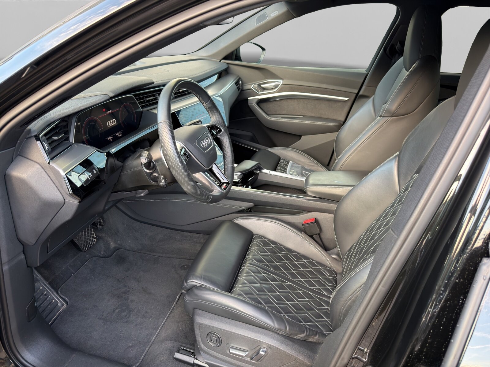 AUDI e-tron 55 S Line Black Edition quattro, Elektro, Occasion / Gebraucht, Automatik - 7