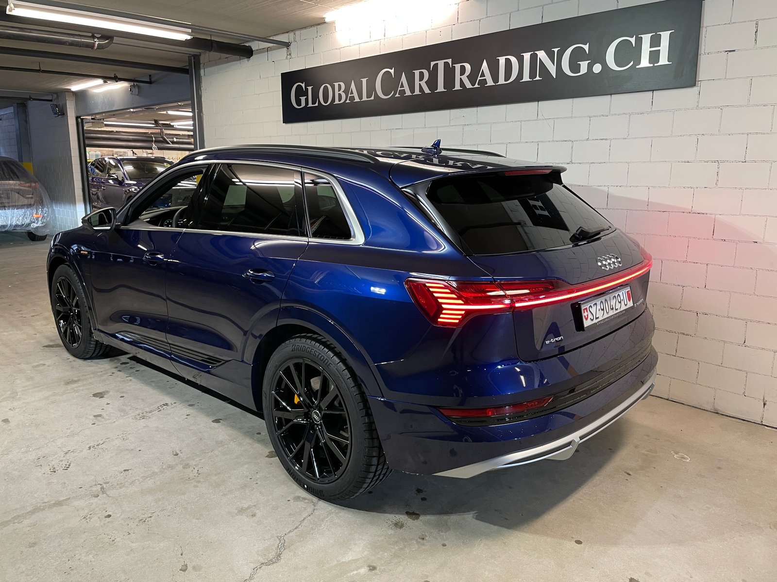 AUDI e-tron 55 S Line quattro, Elektro, Neuwagen, Automat - 4