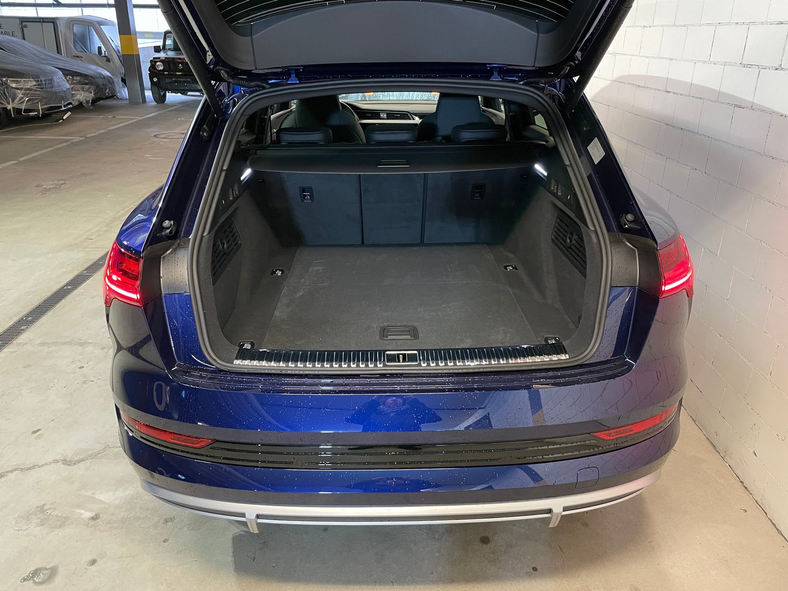 AUDI e-tron 55 S Line quattro, Elektro, Neuwagen, Automat - 6