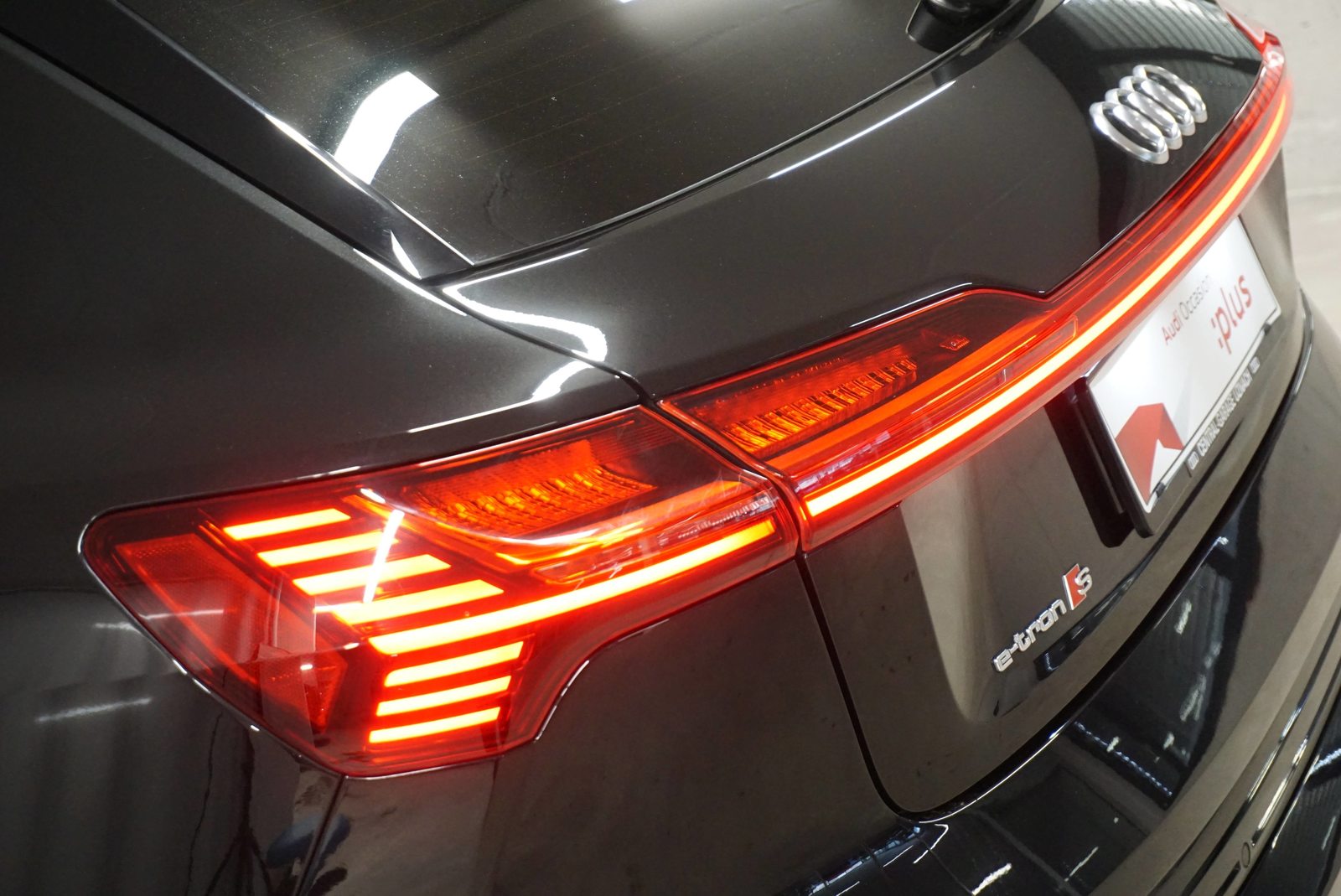 AUDI e-tron S quattro, Electric, Second hand / Used, Automatic - 6