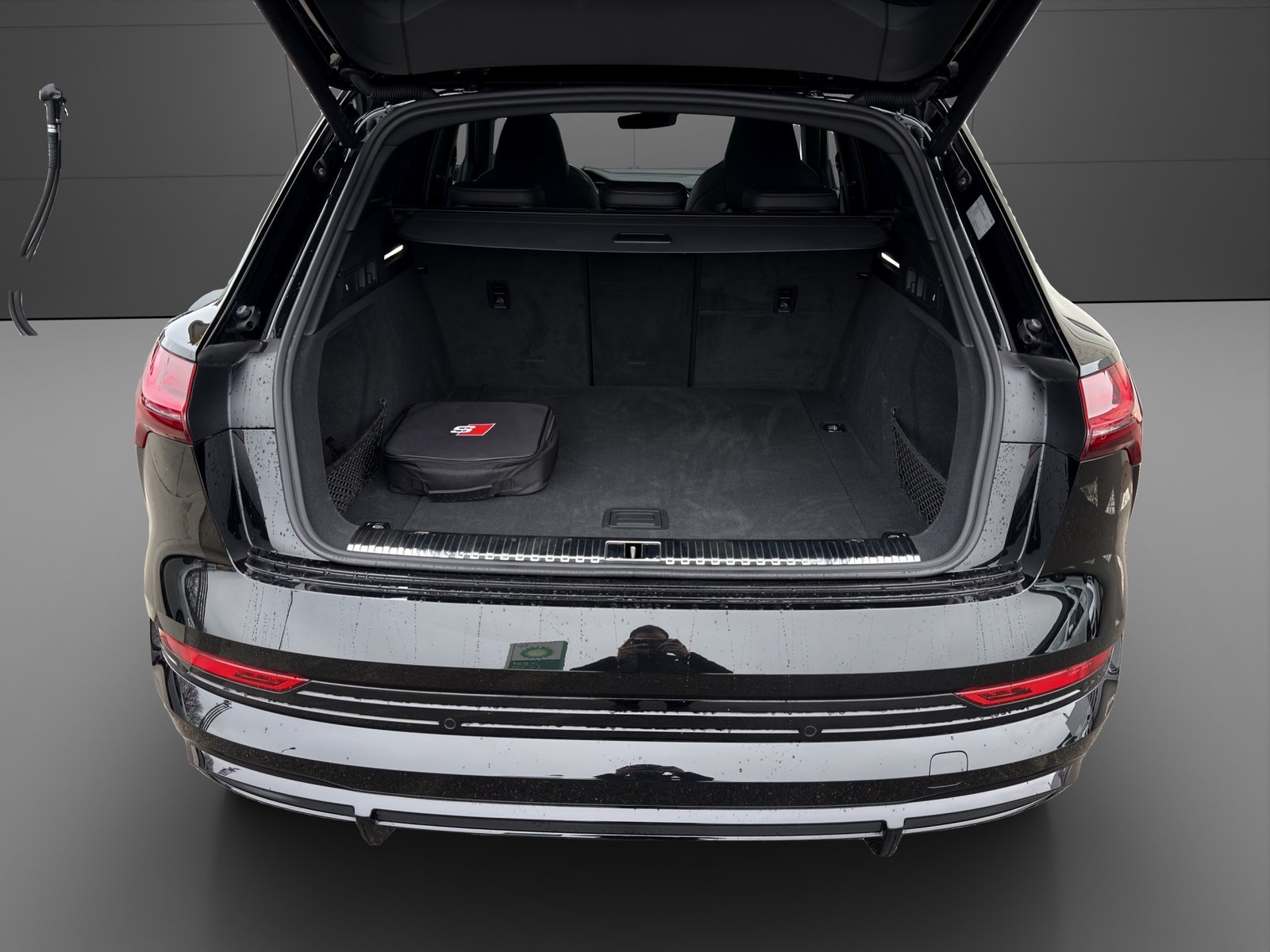 AUDI e-tron S quattro, Electric, Second hand / Used, Automatic - 4