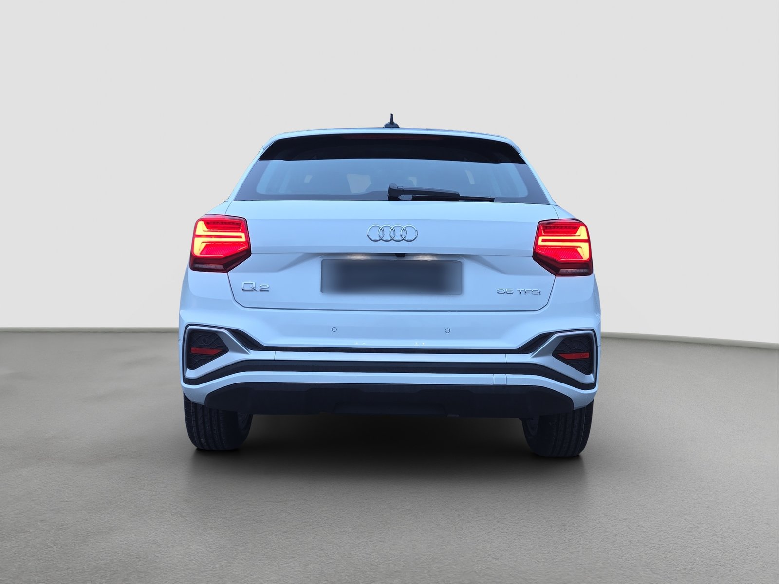 AUDI Q2 35 TFSI S line S-tronic, Petrol, New car, Automatic - 4