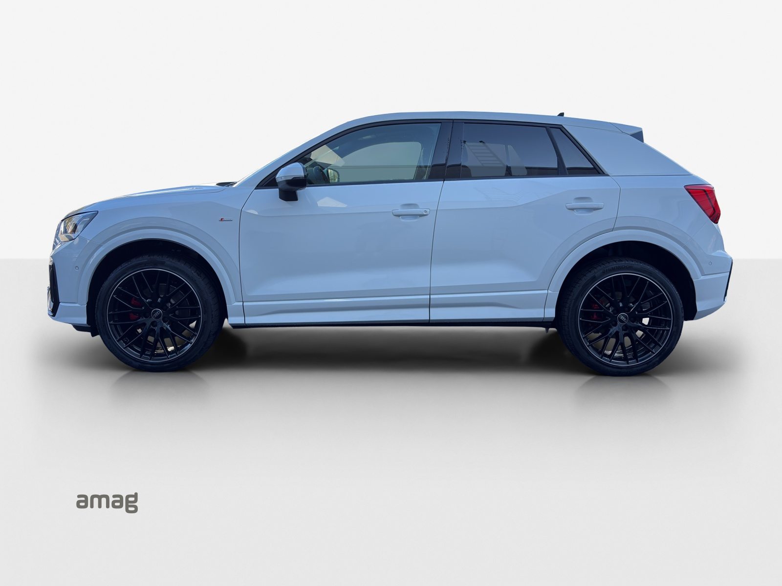 AUDI Q2 40 TFSI S line Attraction, Petrol, New car, Automatic - 2
