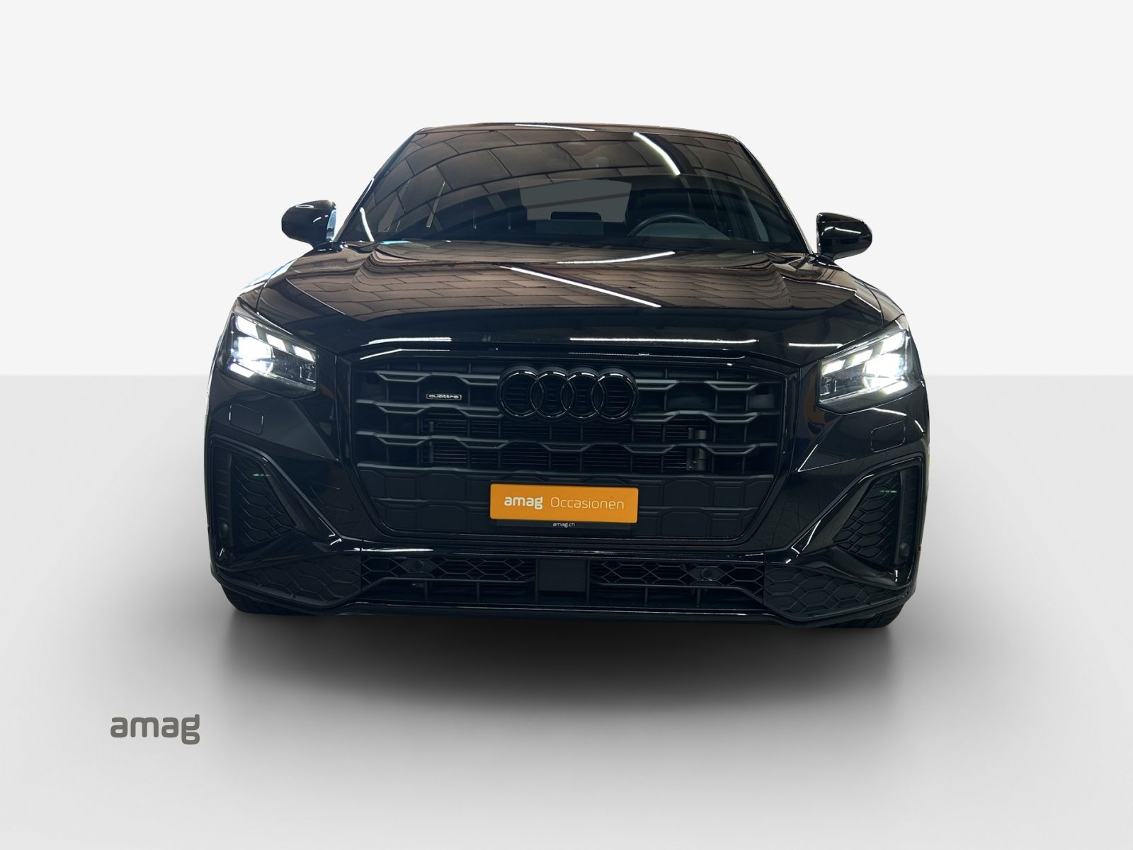 AUDI Q2 40 TFSI S line Attraction, Benzin, Occasion / Gebraucht, Automatik - 7