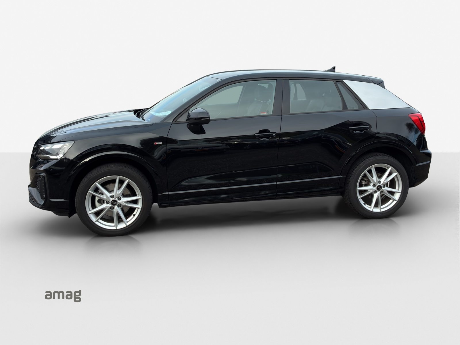 AUDI Q2 40 TFSI S line, Petrol, Second hand / Used, Automatic - 2