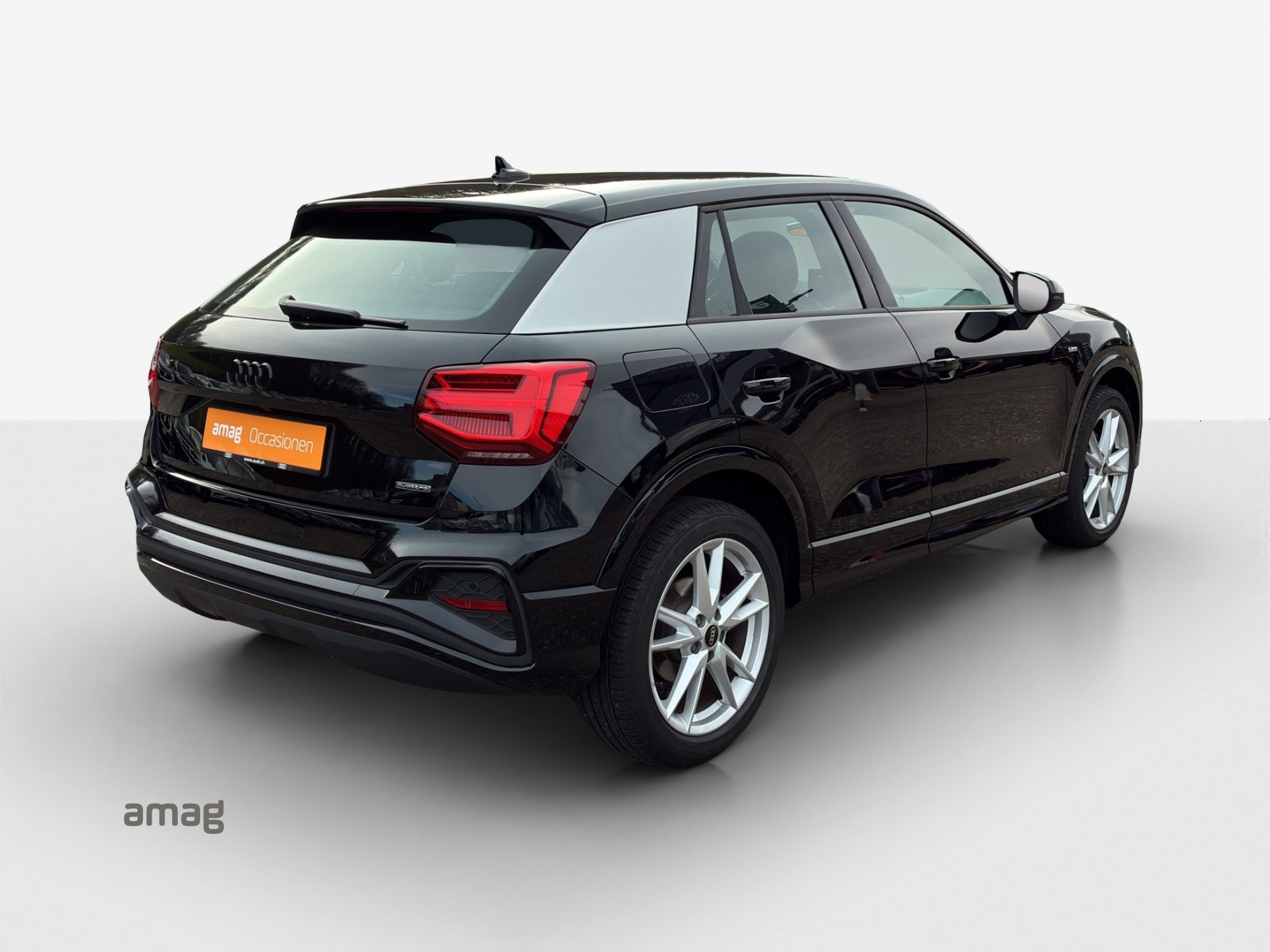 AUDI Q2 40 TFSI S line, Petrol, Second hand / Used, Automatic - 5