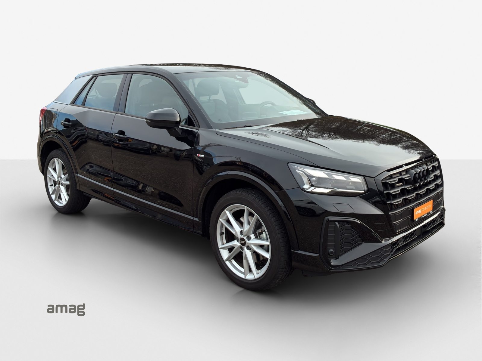 AUDI Q2 40 TFSI S line, Petrol, Second hand / Used, Automatic - 6