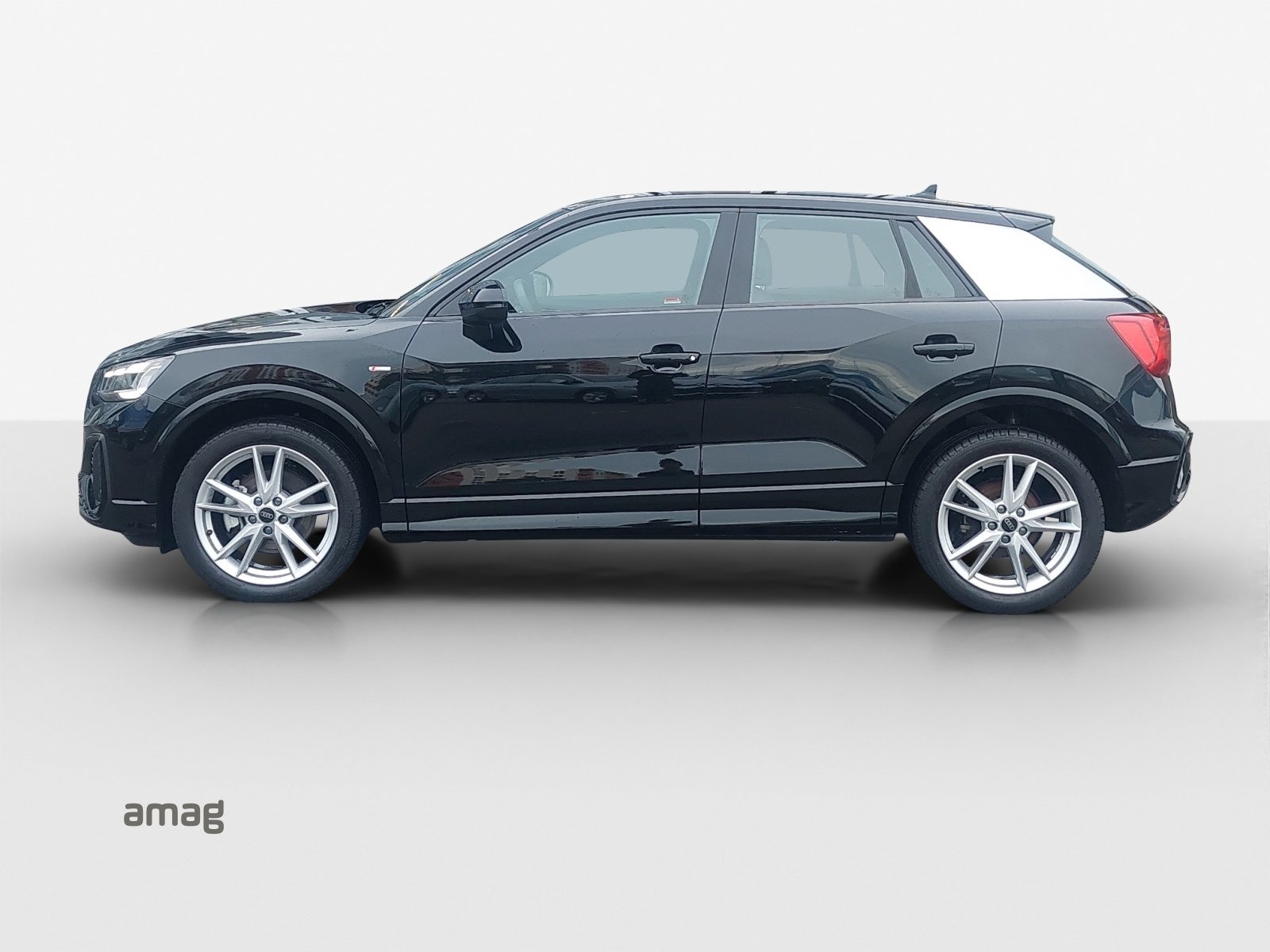 AUDI Q2 40 TFSI S line, Petrol, Second hand / Used, Automatic - 2