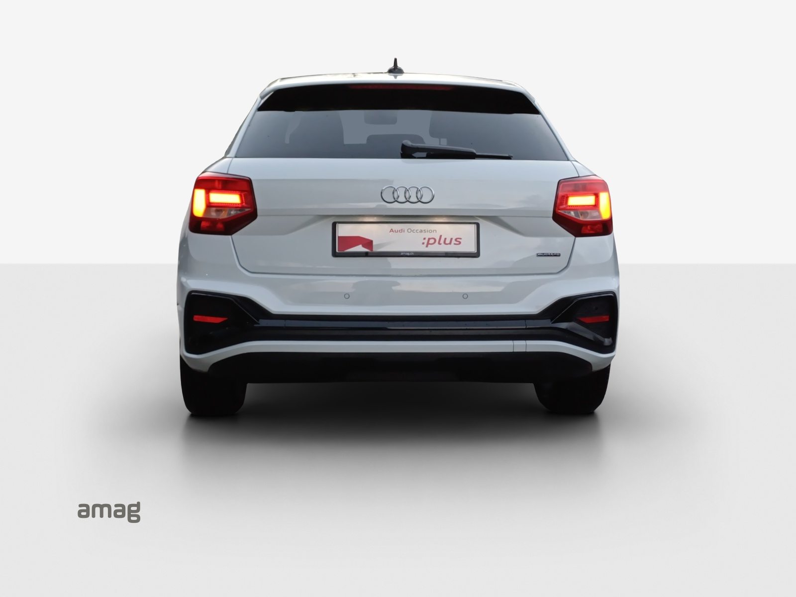 AUDI Q2 40 TFSI S line, Petrol, Second hand / Used, Automatic - 4