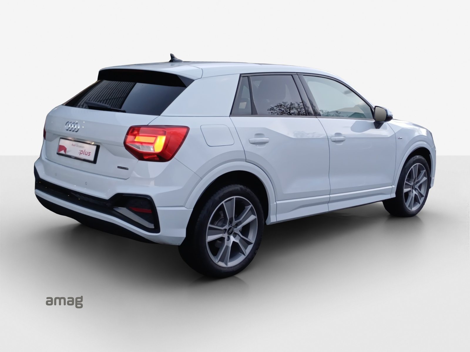 AUDI Q2 40 TFSI S line, Petrol, Second hand / Used, Automatic - 5