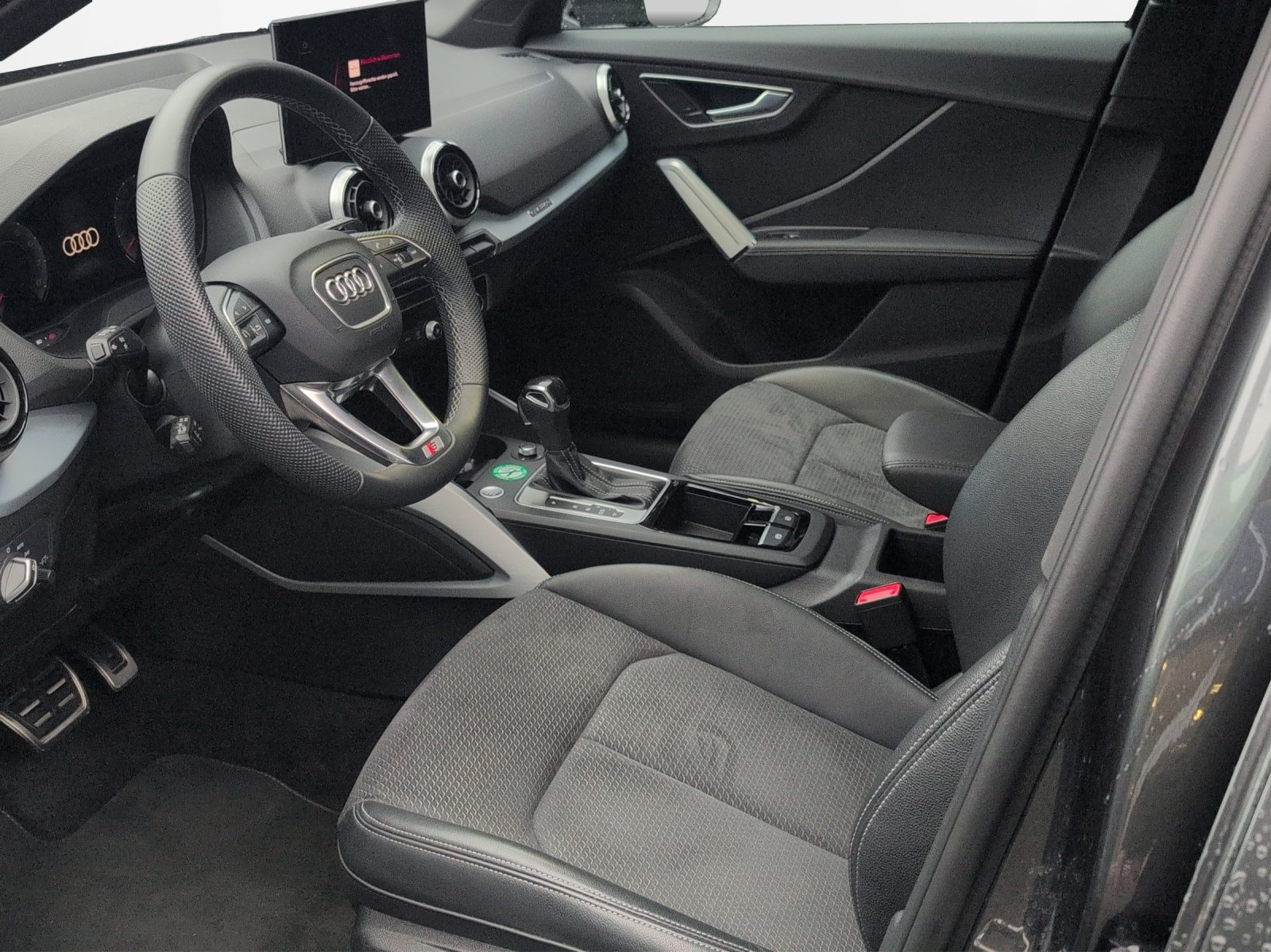 AUDI Q2 40 TFSI S line, Petrol, Second hand / Used, Automatic - 6