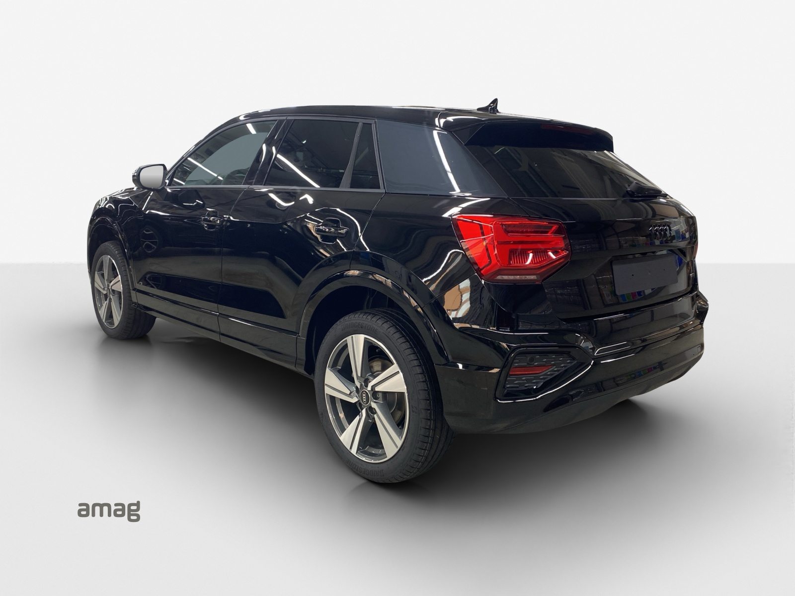 AUDI Q2 40 TFSI advanced Attraction, Benzin, Occasion / Gebraucht, Automatik - 3