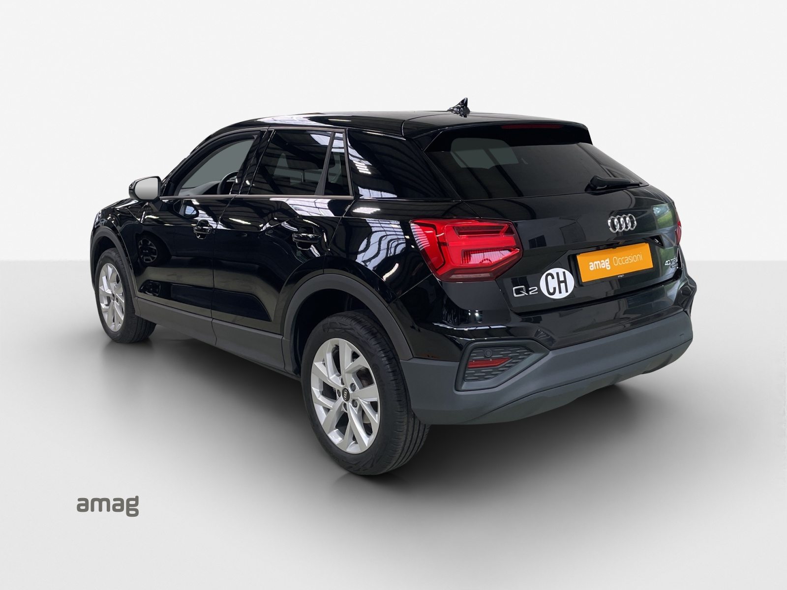 AUDI Q2 40 TFSI Attraction, Benzin, Occasion / Gebraucht, Automatik - 3