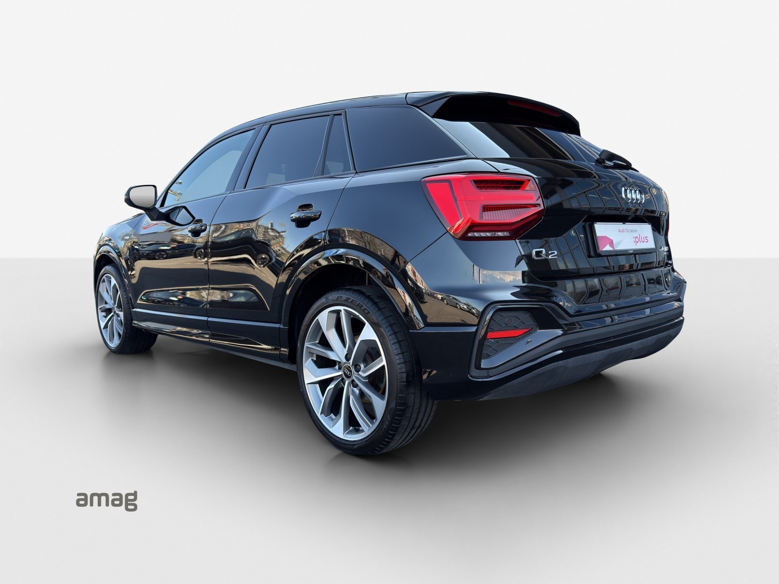 AUDI Q2 40 TFSI S line Attraction, Petrol, Second hand / Used, Automatic - 3