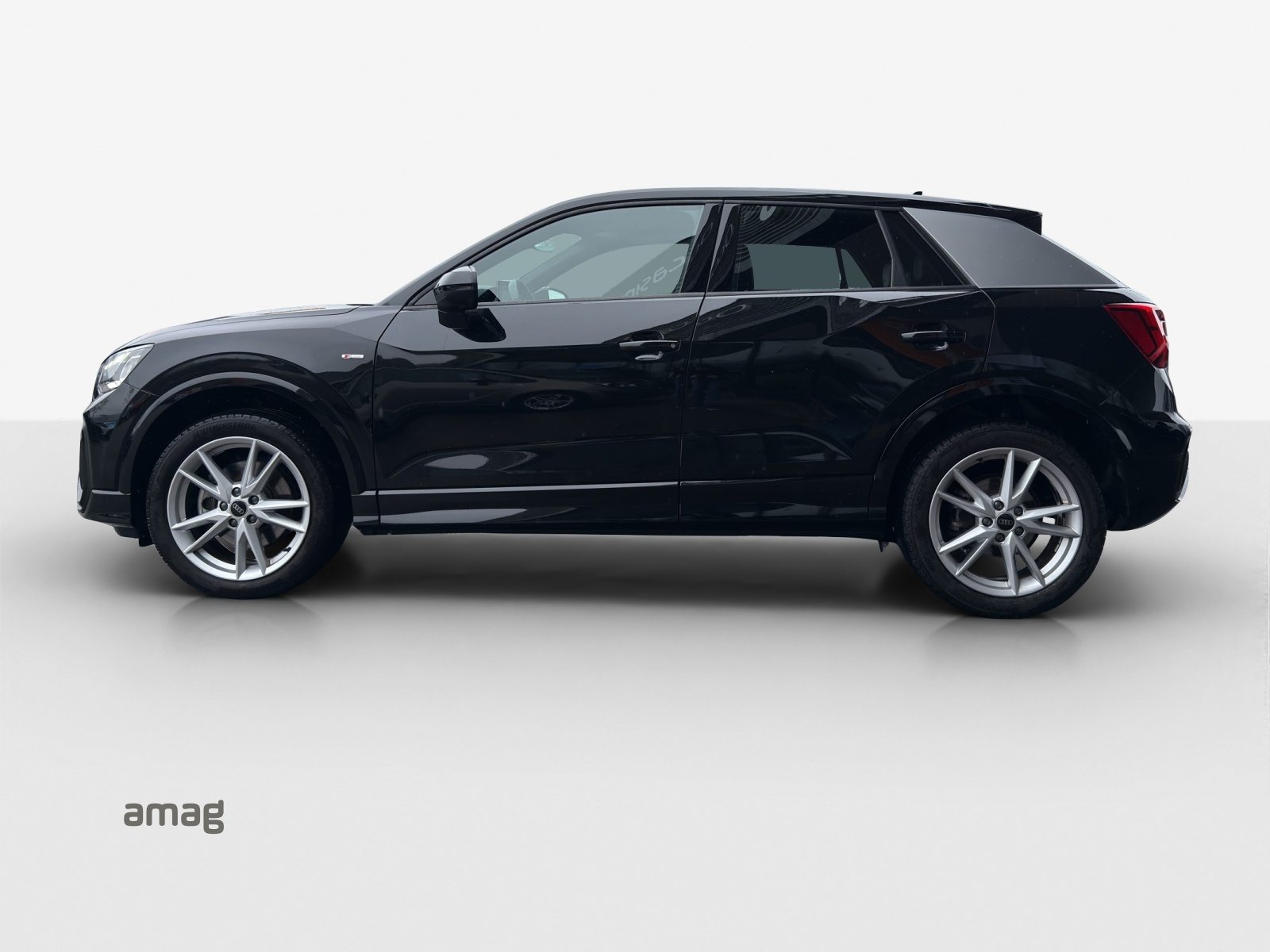 AUDI Q2 40 TFSI S line, Benzin, Occasion / Gebraucht, Automatik - 2