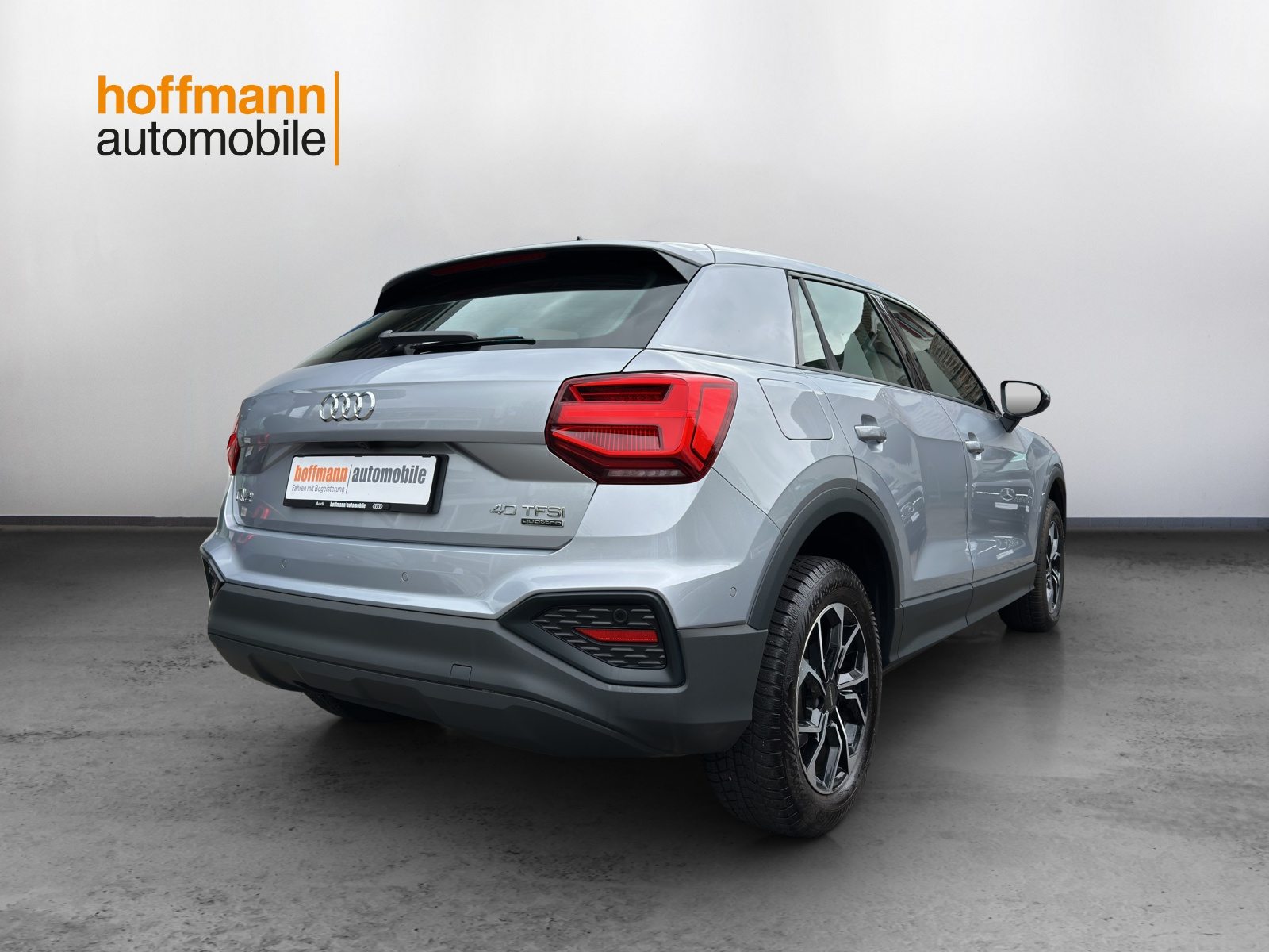 AUDI Q2 40 TFSI Attraction, Petrol, Second hand / Used, Automatic - 4