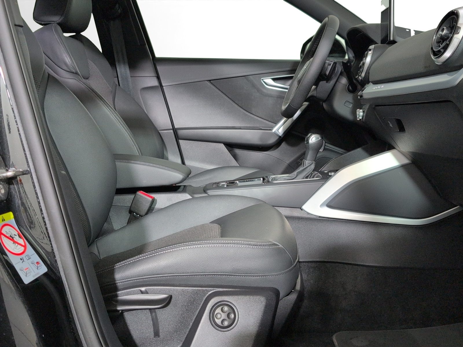 AUDI Q2 40 TFSI advanced Attraction, Essence, Occasion / Utilisé, Automatique - 7