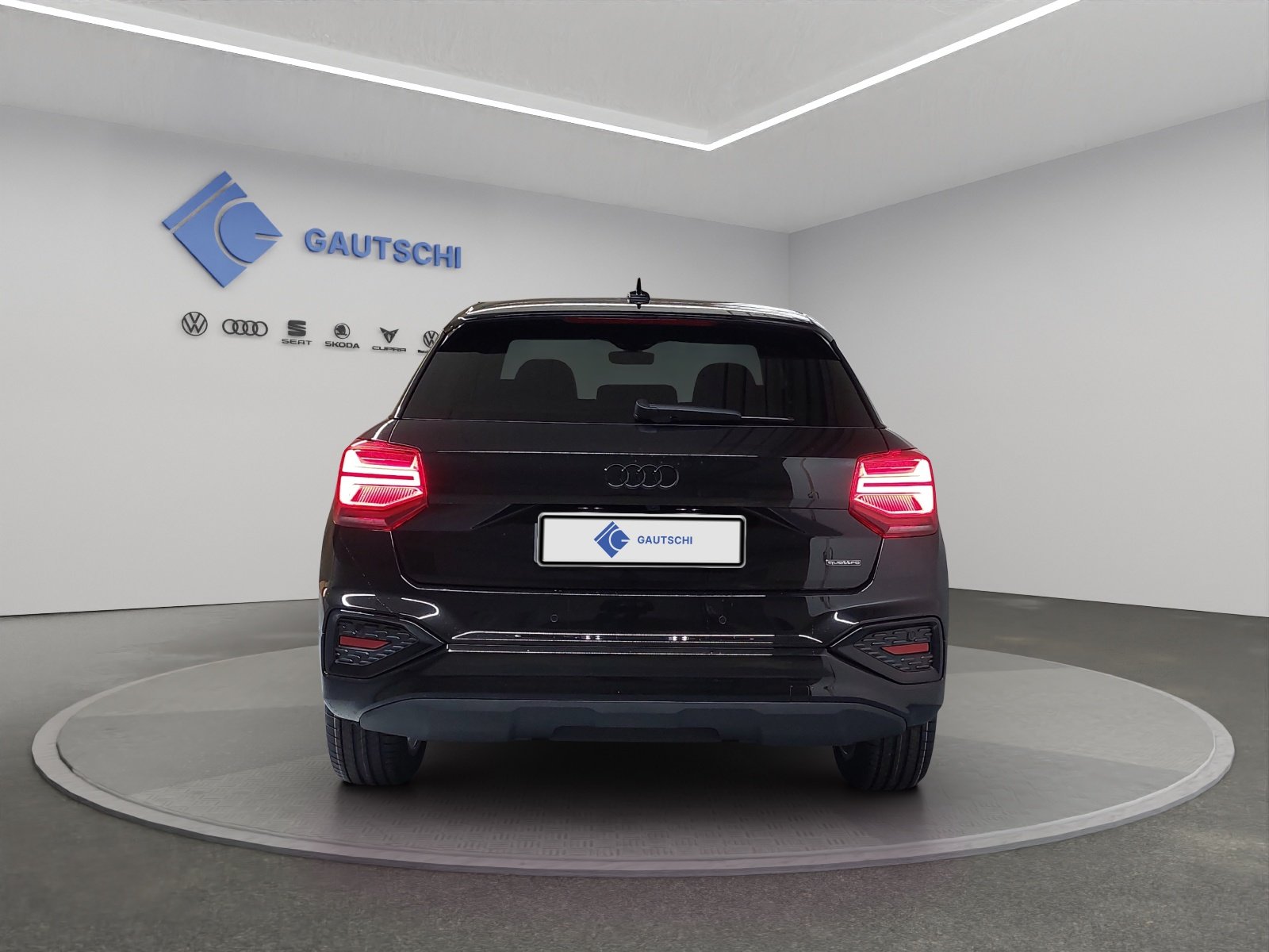 AUDI Q2 40 TFSI advanced Attraction quattro S-tronic, Petrol, Second hand / Used, Automatic - 4