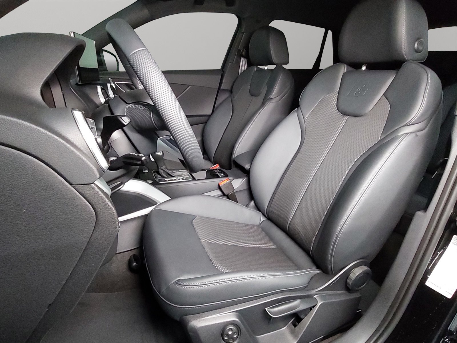 AUDI Q2 40 TFSI advanced Attraction quattro S-tronic, Petrol, Second hand / Used, Automatic - 6