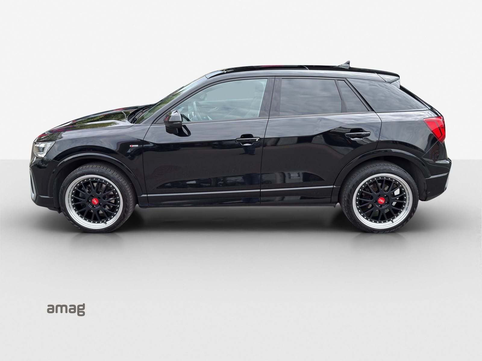 AUDI Q2 40 TFSI S line Attraction, Petrol, Second hand / Used, Automatic - 2