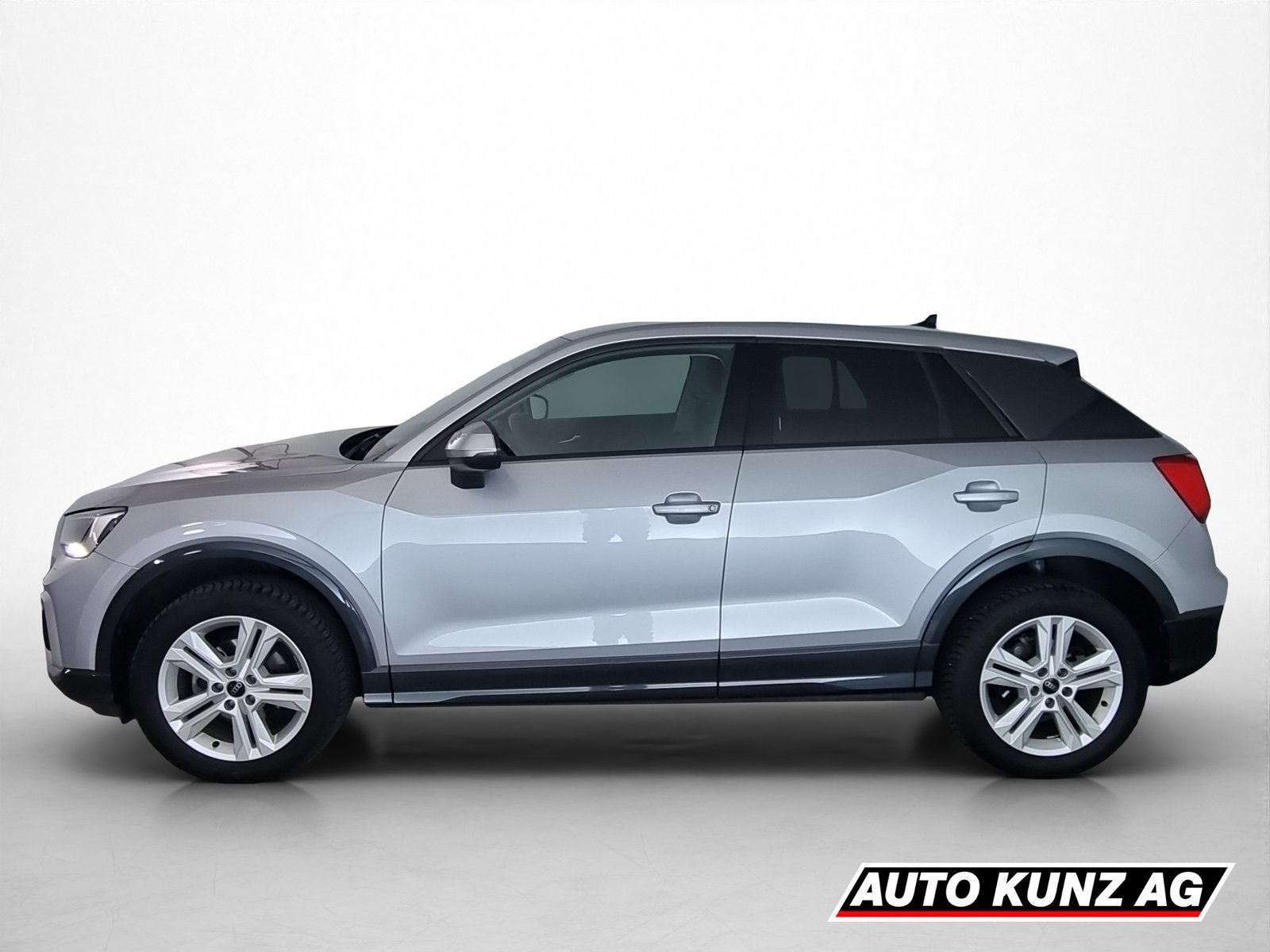AUDI Q2 35 TFSI advanced, Petrol, Second hand / Used, Automatic - 3