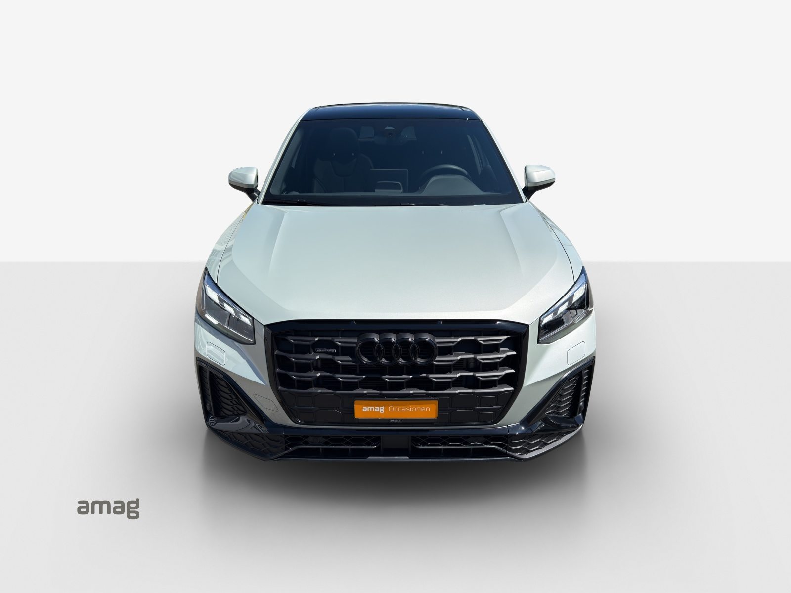AUDI Q2 40 TFSI S line Attraction, Benzin, Occasion / Gebraucht, Automatik - 7
