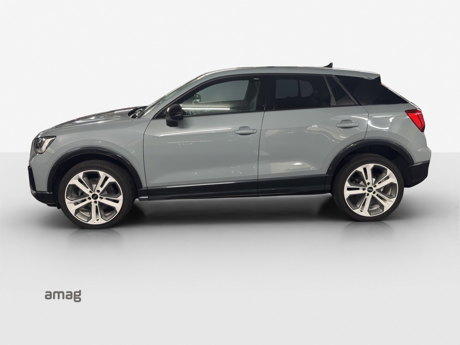 AUDI Q2 40 TFSI advanced Attraction, Petrol, Second hand / Used, Automatic - 2