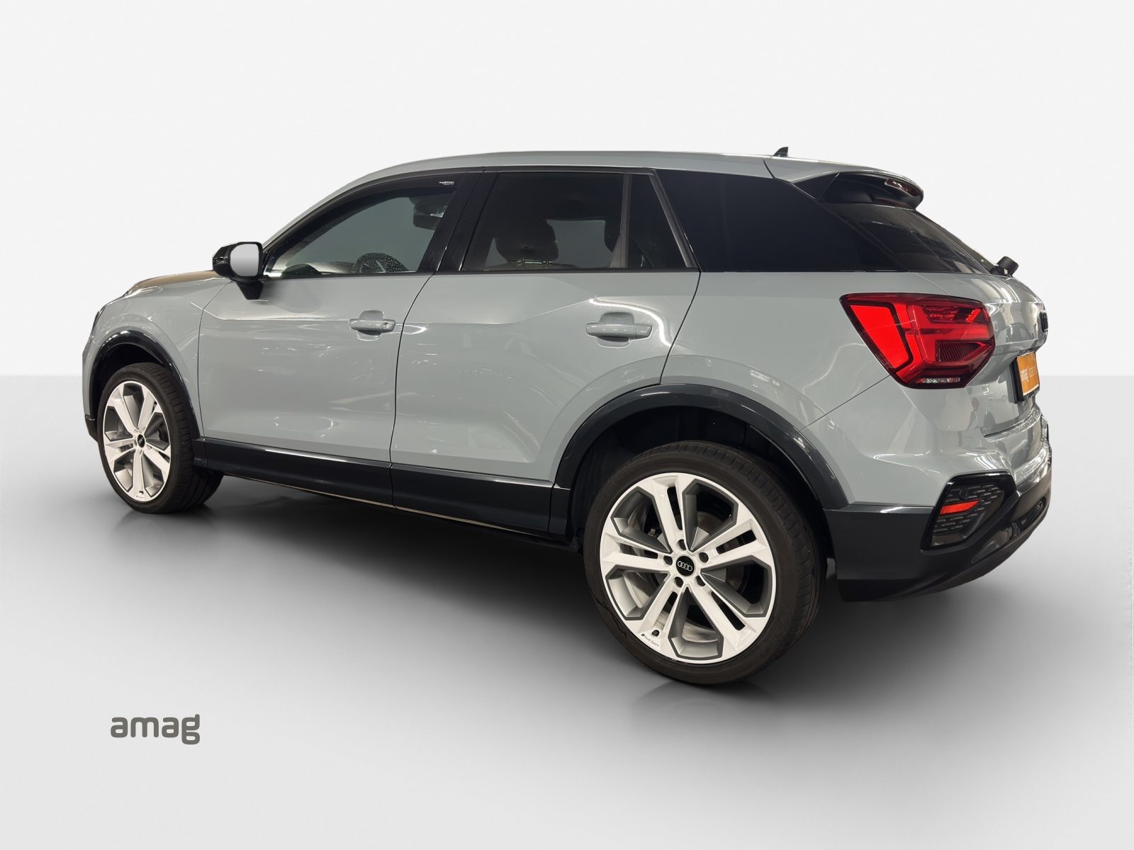 AUDI Q2 40 TFSI advanced Attraction, Petrol, Second hand / Used, Automatic - 3