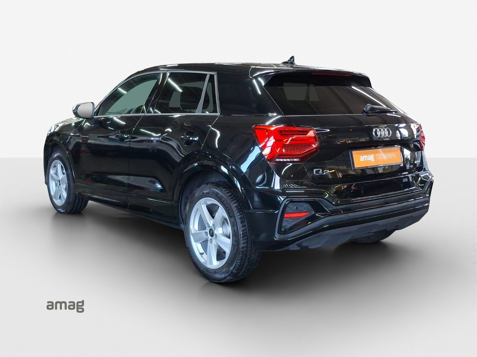 AUDI Q2 40 TFSI S line Attraction, Benzin, Occasion / Gebraucht, Automatik - 3