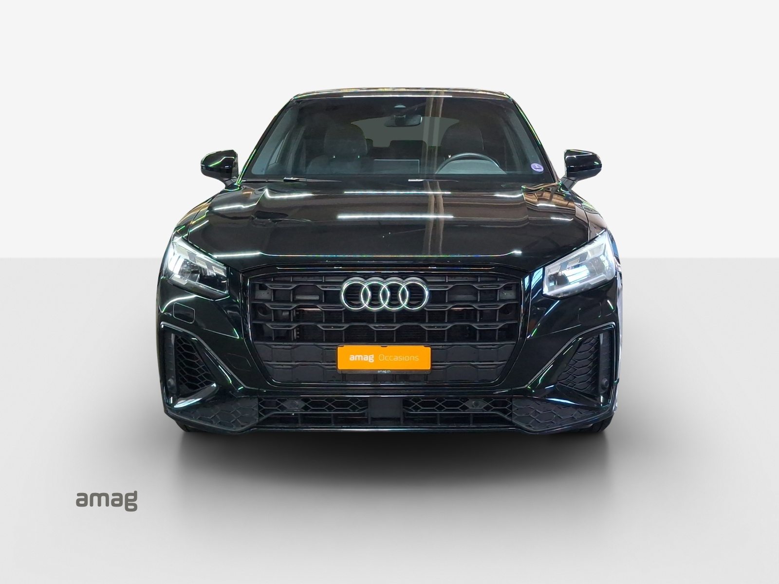 AUDI Q2 40 TFSI S line Attraction, Benzin, Occasion / Gebraucht, Automatik - 7
