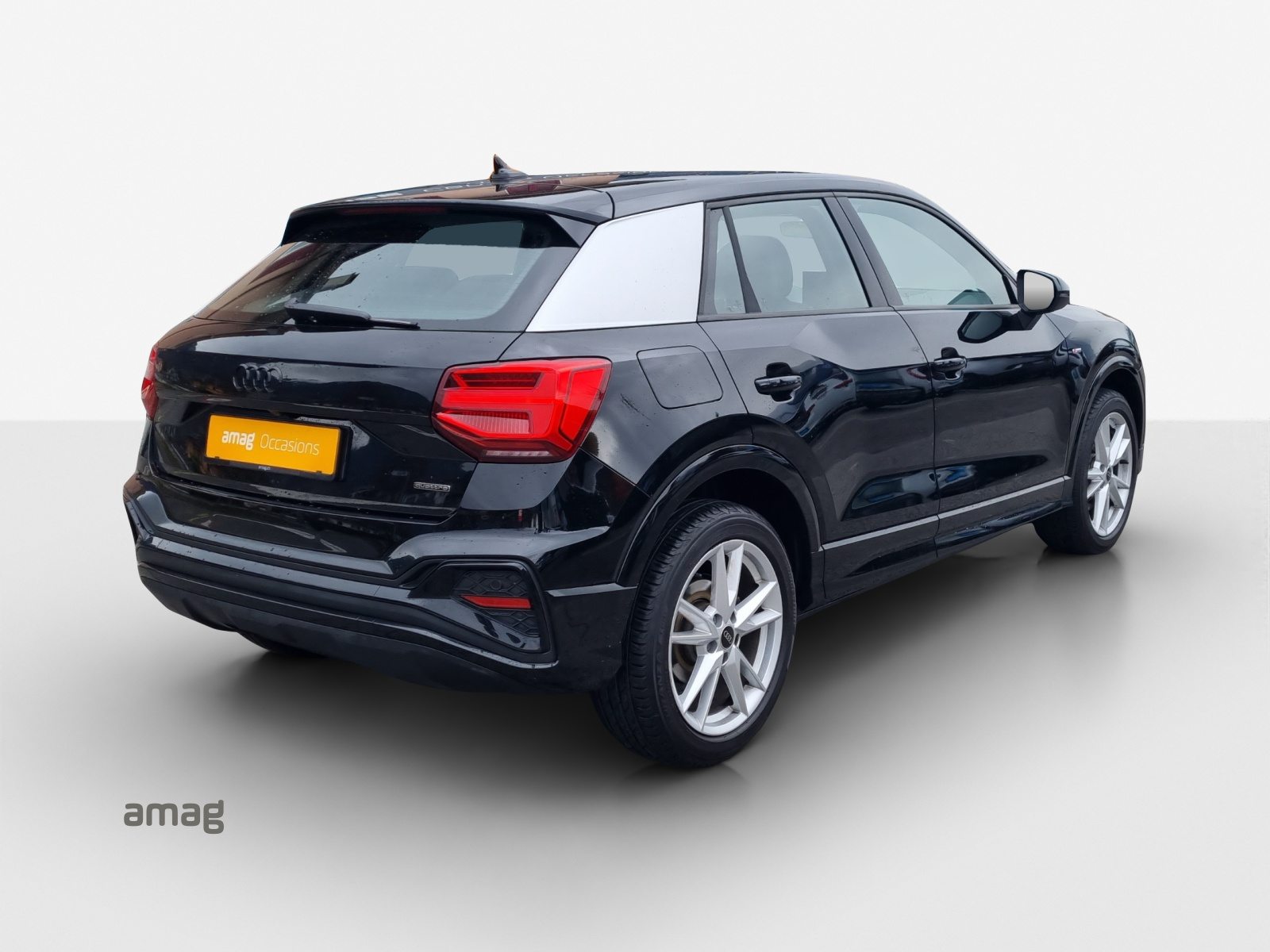 AUDI Q2 40 TFSI S line, Petrol, Second hand / Used, Automatic - 5