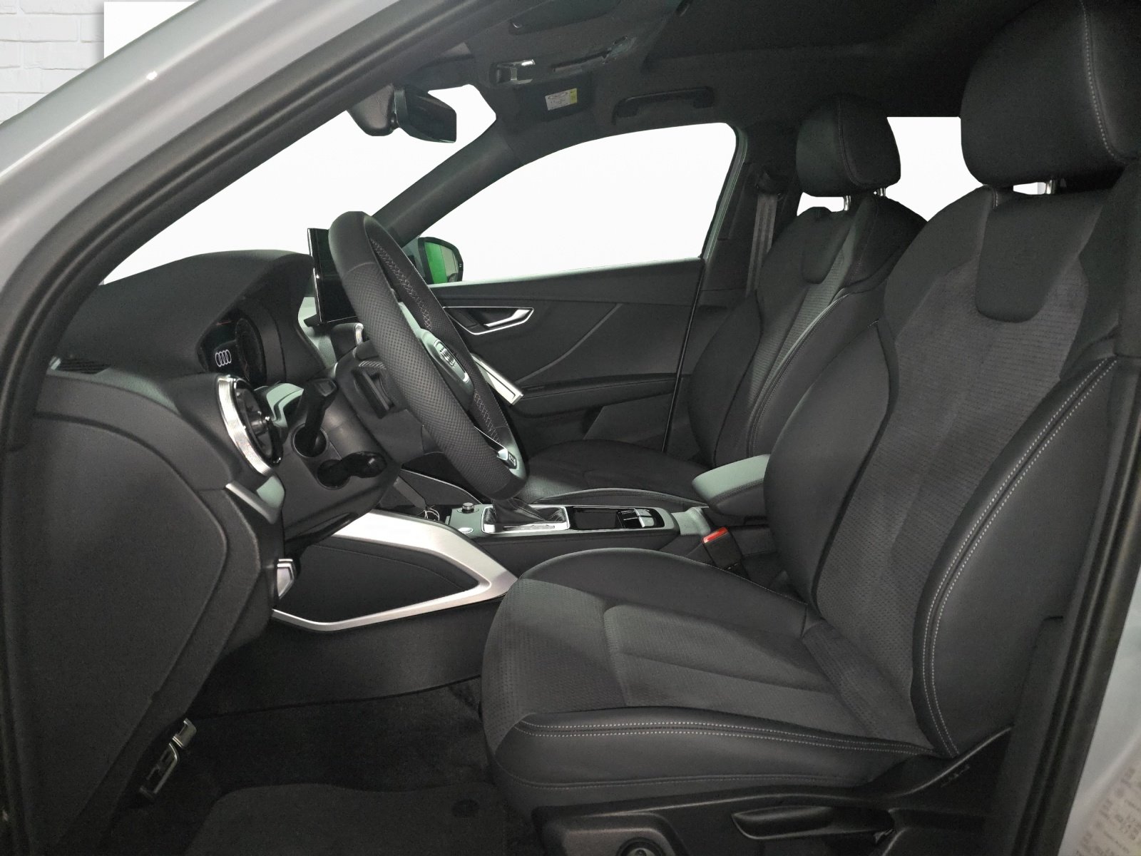 AUDI Q2 40 TFSI S line Attraction quattro S-tronic, Petrol, Second hand / Used, Automatic - 5