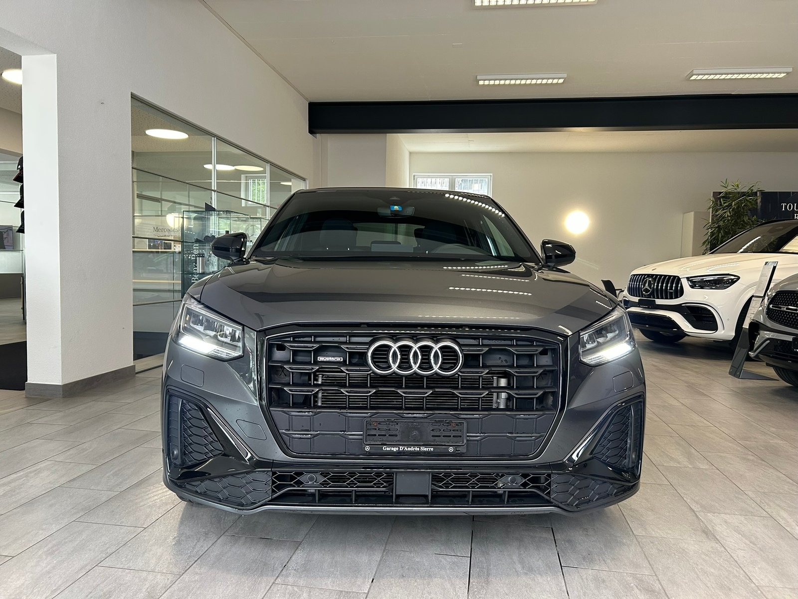 AUDI Q2 40 TFSI S line Attraction quattro S-tronic, Benzin, Occasion / Gebraucht, Automatik - 2