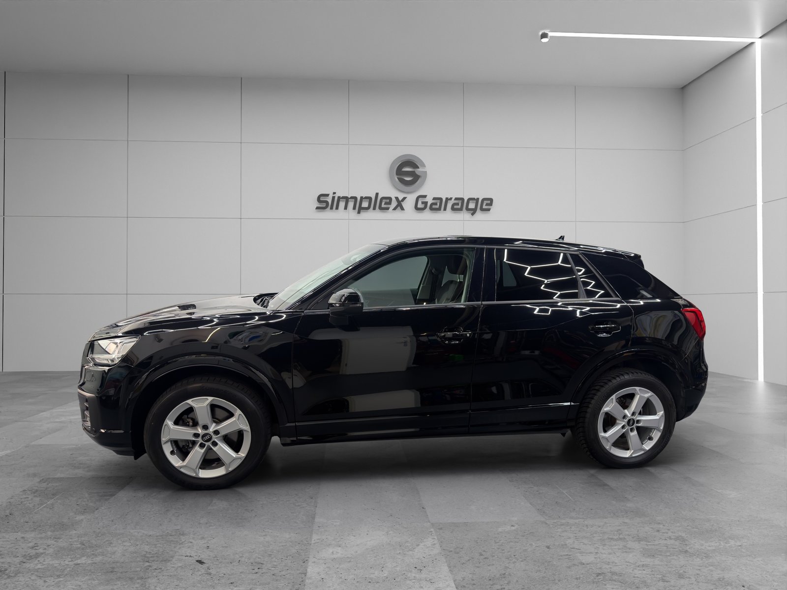 AUDI Q2 35 TFSI Sport Attraction, Petrol, Second hand / Used, Manual - 2