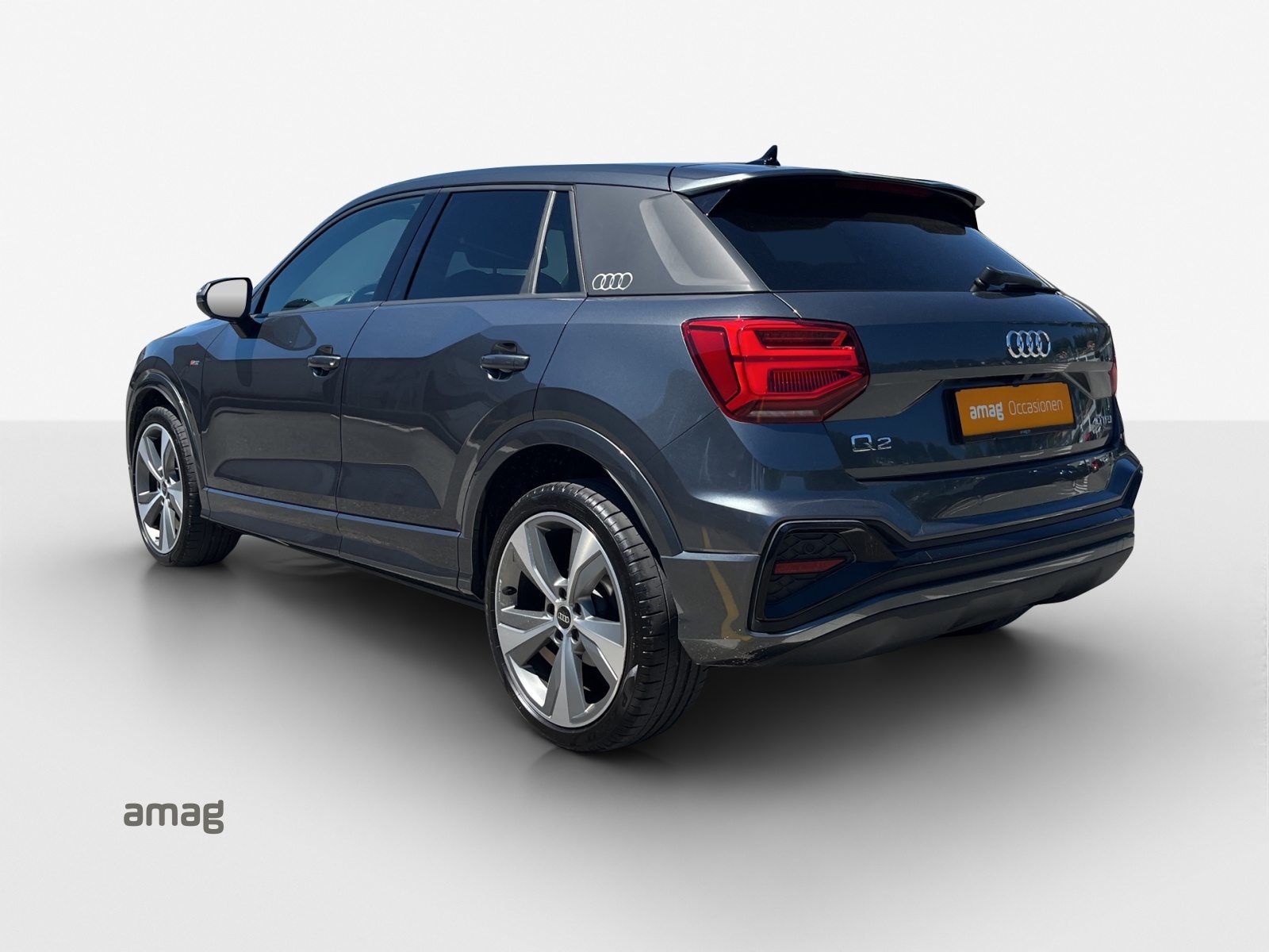 AUDI Q2 40 TFSI S line Attraction, Benzin, Occasion / Gebraucht, Automatik - 3