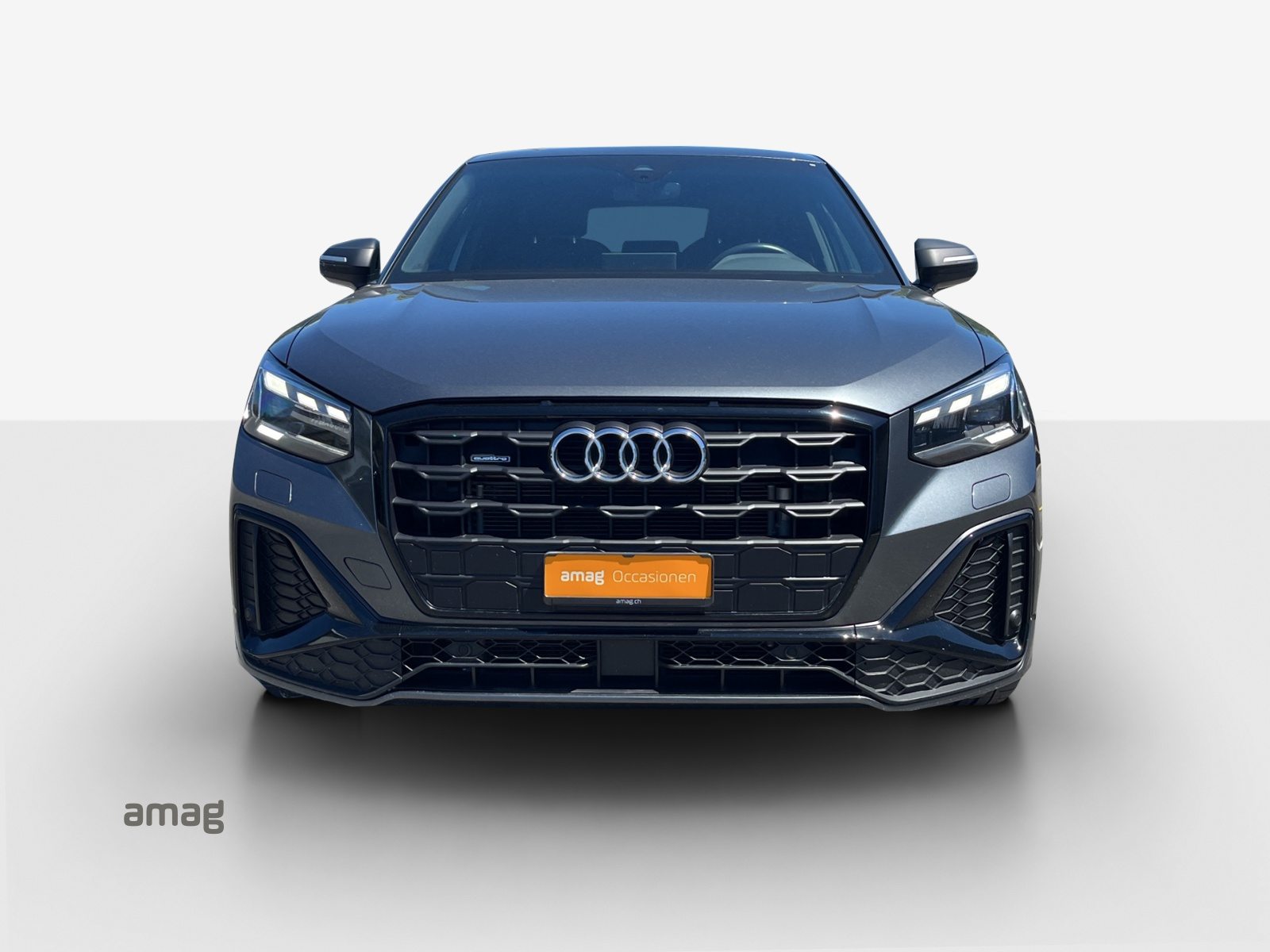 AUDI Q2 40 TFSI S line Attraction, Benzin, Occasion / Gebraucht, Automatik - 7