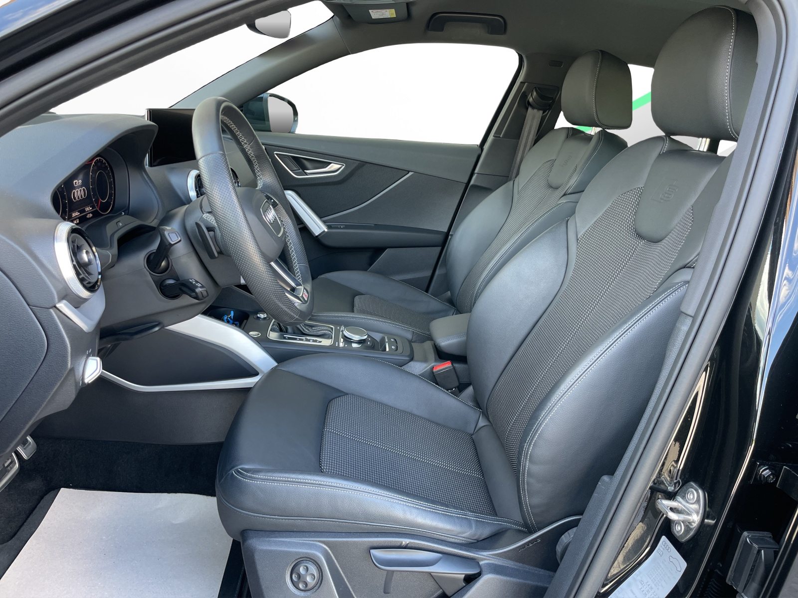 AUDI Q2 35 TFSI S line, Essence, Occasion / Utilisé, Automatique - 7
