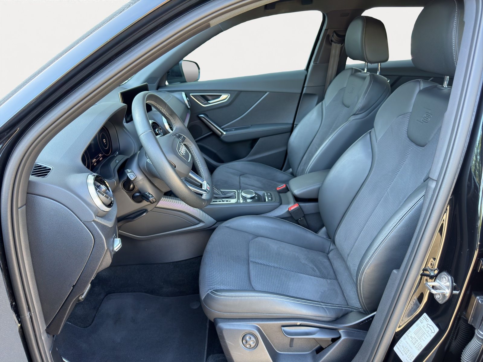 AUDI Q2 35 TFSI S line, Benzin, Occasion / Gebraucht, Automatik - 5