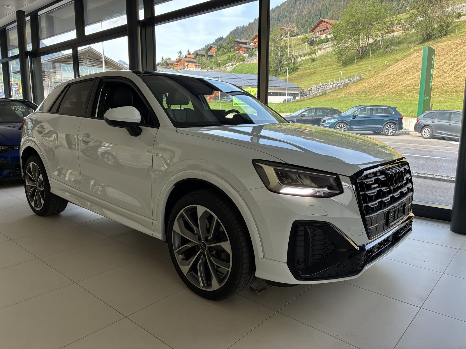 AUDI Q2 40 TFSI S line Attraction, Petrol, Second hand / Used, Automatic - 2