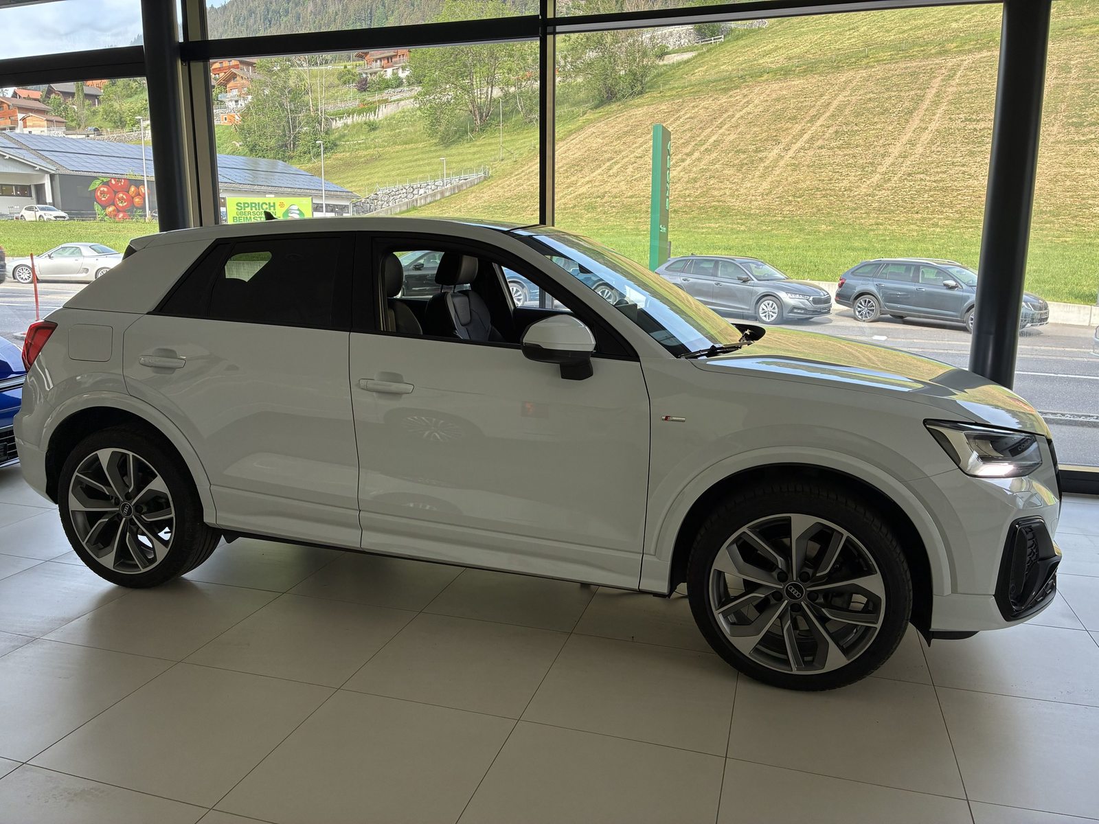 AUDI Q2 40 TFSI S line Attraction, Petrol, Second hand / Used, Automatic - 4