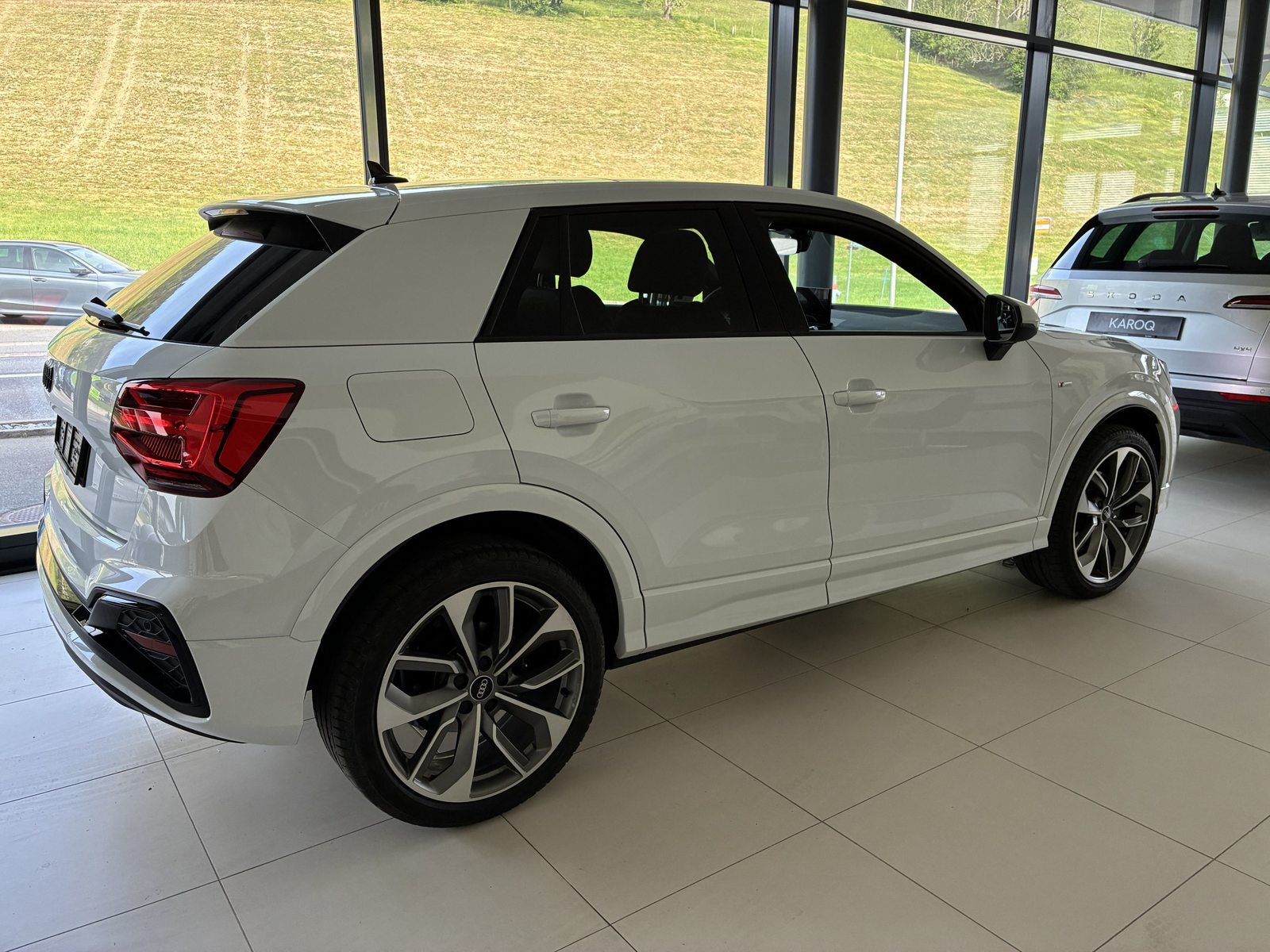 AUDI Q2 40 TFSI S line Attraction, Petrol, Second hand / Used, Automatic - 5