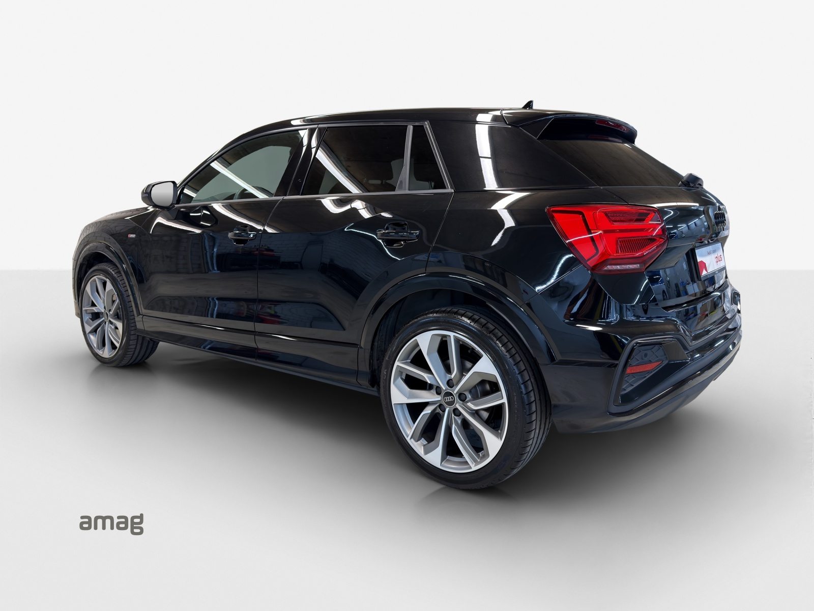 AUDI Q2 40 TFSI S line Attraction, Benzin, Occasion / Gebraucht, Automatik - 3