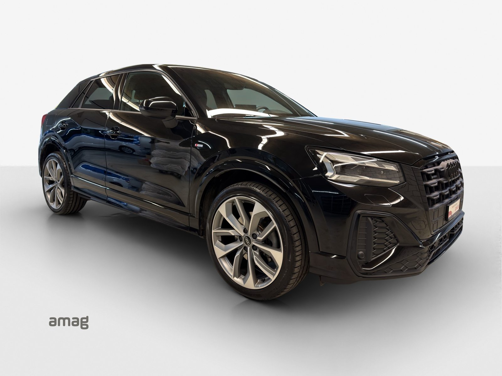 AUDI Q2 40 TFSI S line Attraction, Benzin, Occasion / Gebraucht, Automatik - 6
